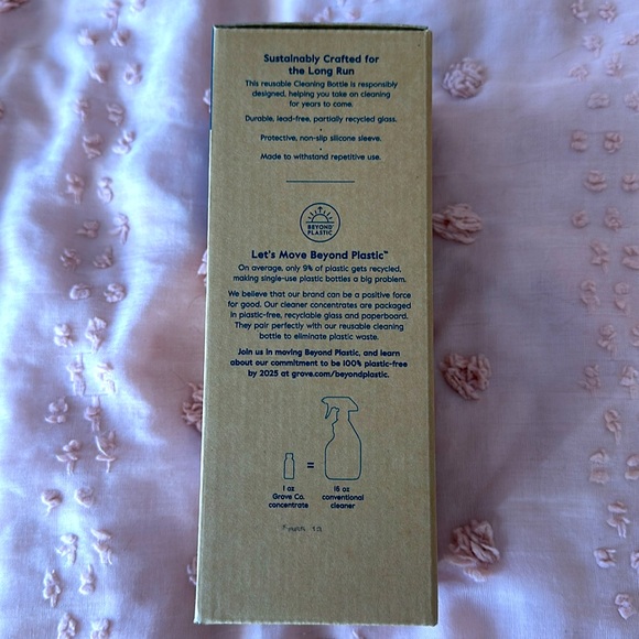 🍋NWT Grove & Co glass customizable white silicon non slip spray bottle reusable - Picture 3 of 8